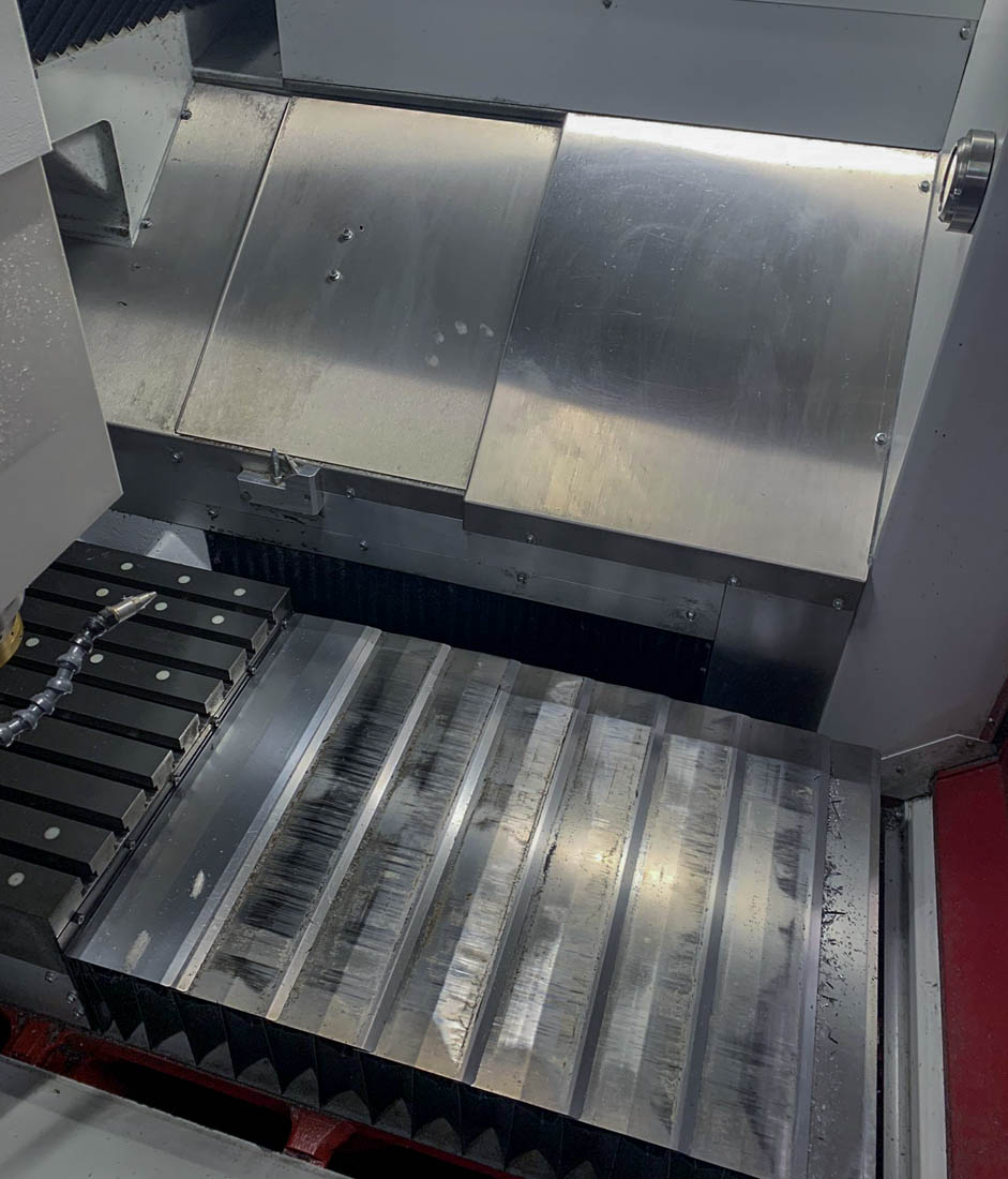 Röders RXP500 — detalle de bancada y mesa de la fresadora